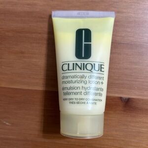 Clinique dramatically different moisturizing lotion + travel size 50ml